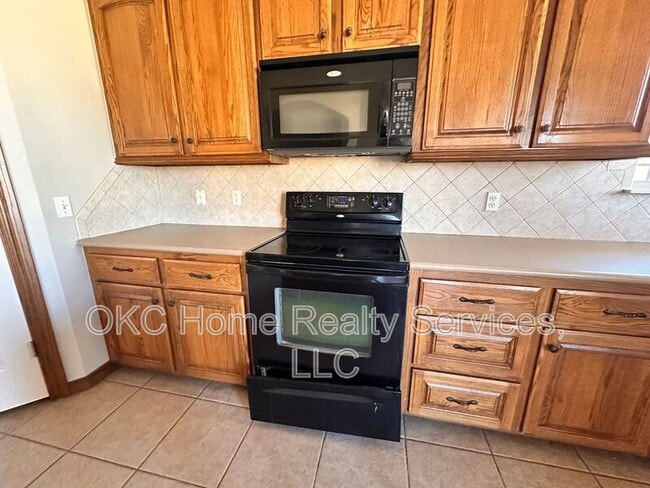 Building Photo - 13201 SW 2nd Terrace