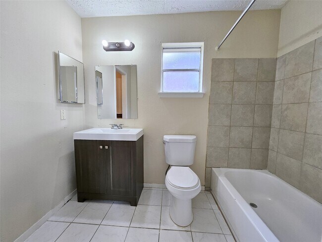 Building Photo - 7423 San Lucas Dr