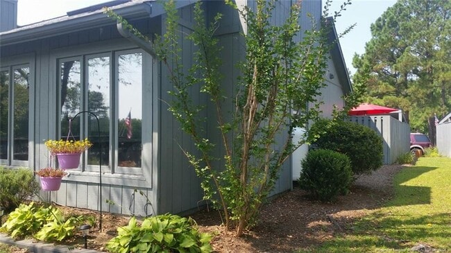 Building Photo - 185 Cranes Cove