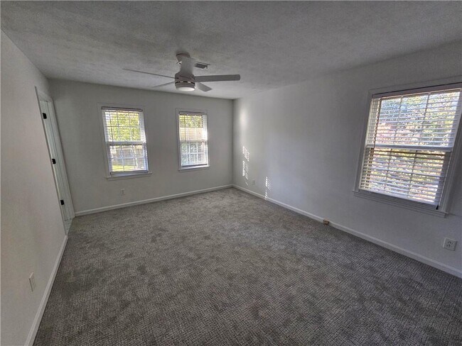 Building Photo - 4536 Mountain Creek Dr