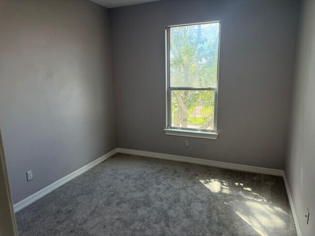 Building Photo - 10366 Panther Point Dr