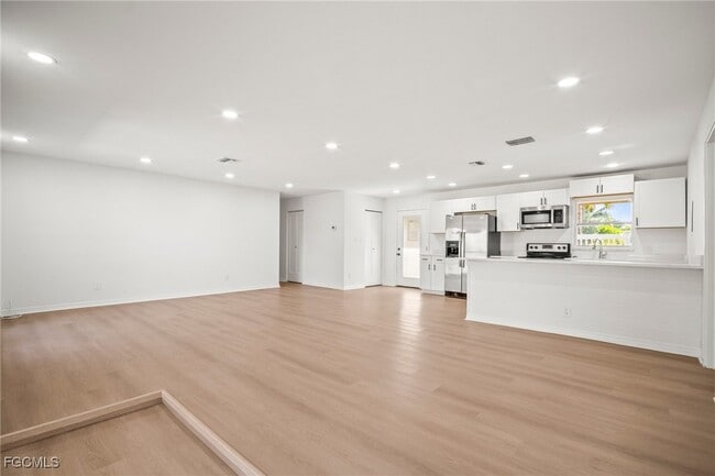 Building Photo - 4293 Island Cir