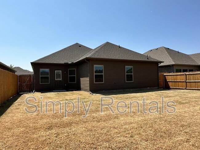 Building Photo - Ashwood Dr 7817