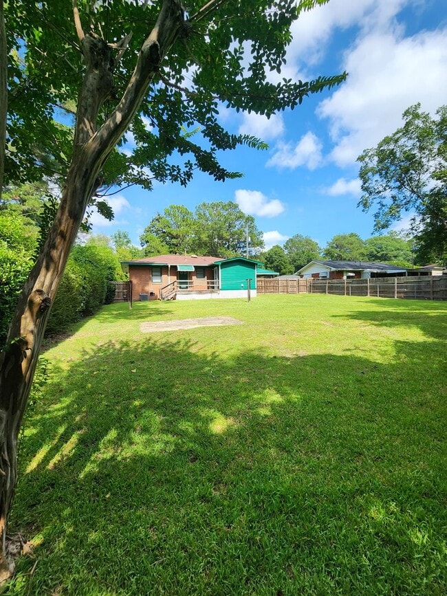 Building Photo - A GEM located close to Ft Benning