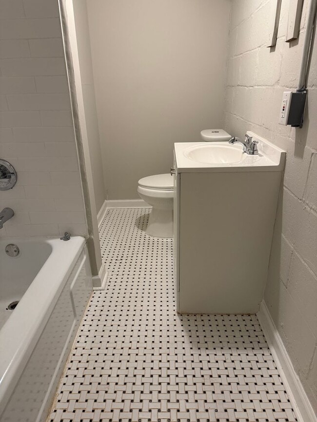 Building Photo - Renovated Emory Grove Home - Ready to Rent