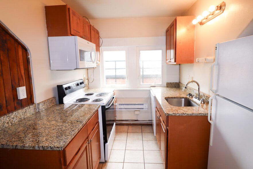 Building Photo - 2353 Ohio Ave