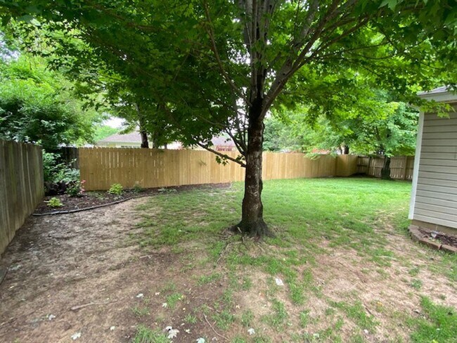 Building Photo - Super Cute 3 Bedroom Home Coming Soon!