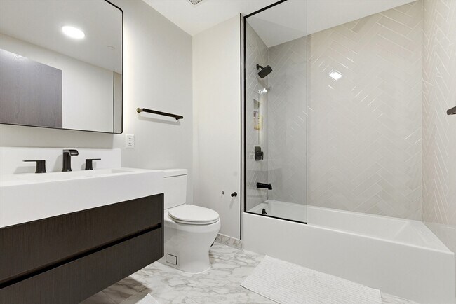 Building Photo - 55 Lagrange St