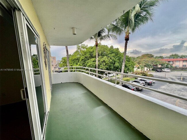 Building Photo - 10755 SW 108th Ave