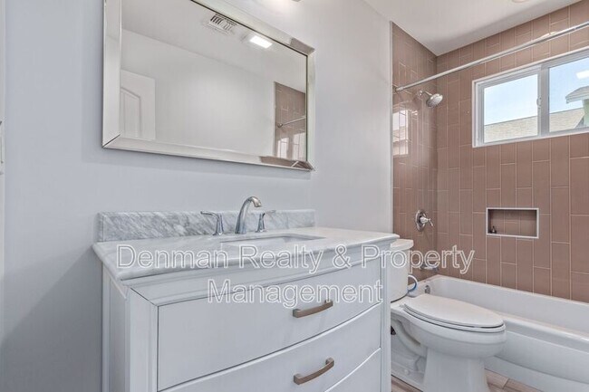 Building Photo - 1513 E Earll Dr