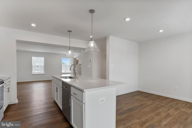 Building Photo - 233 Clifton Mnr