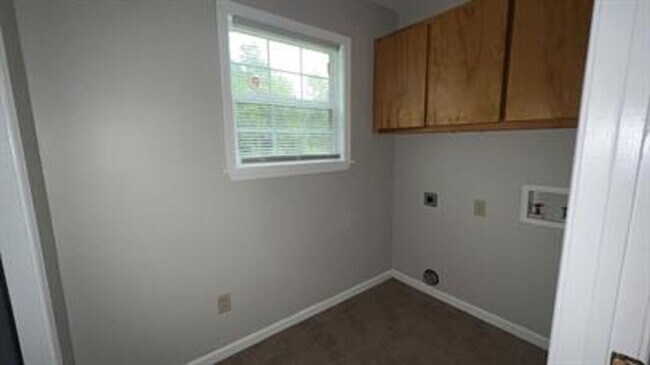 Building Photo - 44 Webb Ct NE