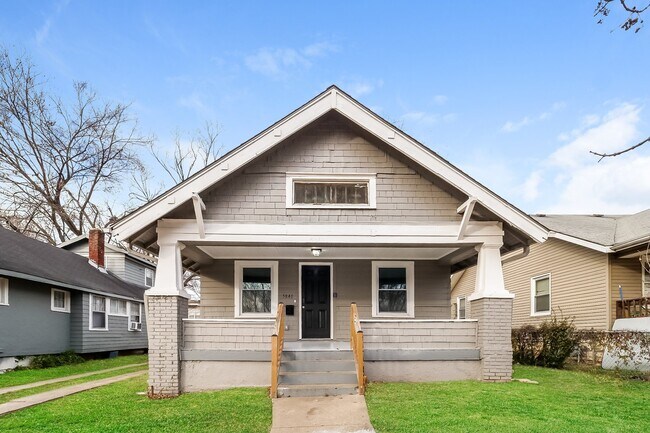 Building Photo - 5840 Park Ave