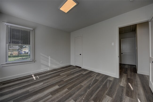 Building Photo - 1311 Higgins St