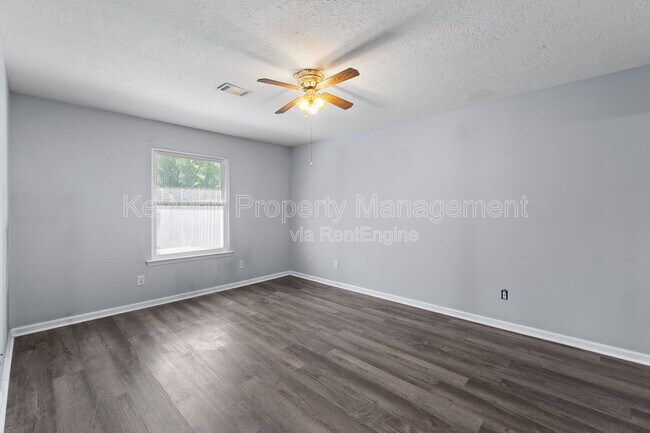 Building Photo - 410 Tracewood Pl