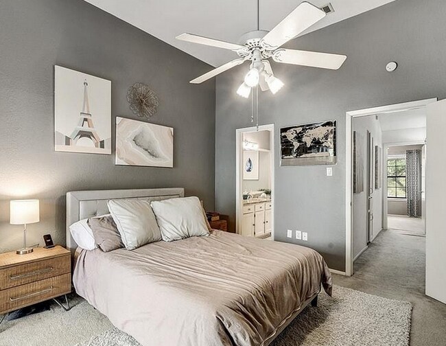 Building Photo - 2215 Post Rd