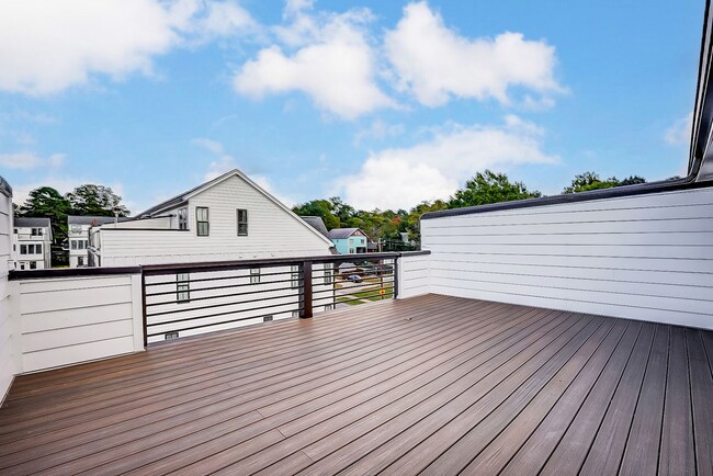 Building Photo - NEW TOWNHOME W/ ROOFTOP TERRACE @ 5West Te...