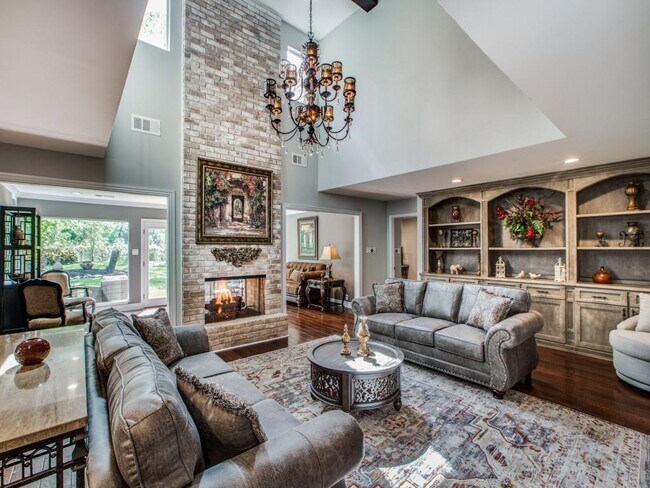 Building Photo - 211 Briarpark Dr