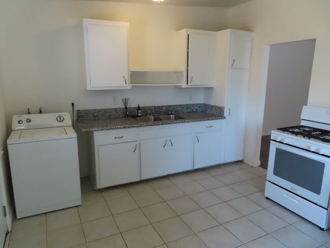 Building Photo - Quiet 2 Bedroom House in La Mesa