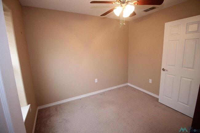 Building Photo - 708 Bison Rd