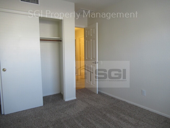 Building Photo - 8725 W Bluefield Ave