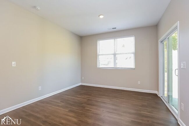 Building Photo - 2216 Carefree Ln