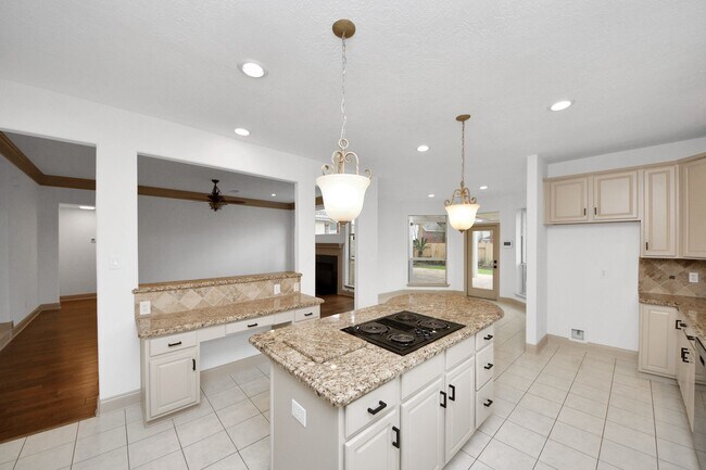 Building Photo - 8119 Meadow Vista Dr