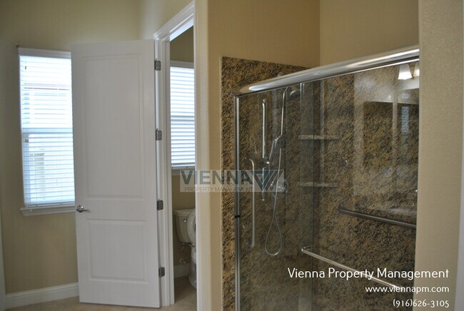Building Photo - 2101 Harpford Dr