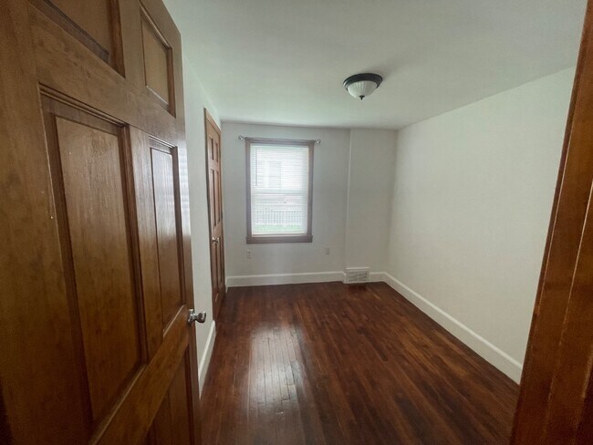 Building Photo - 80 Gladeside Ave