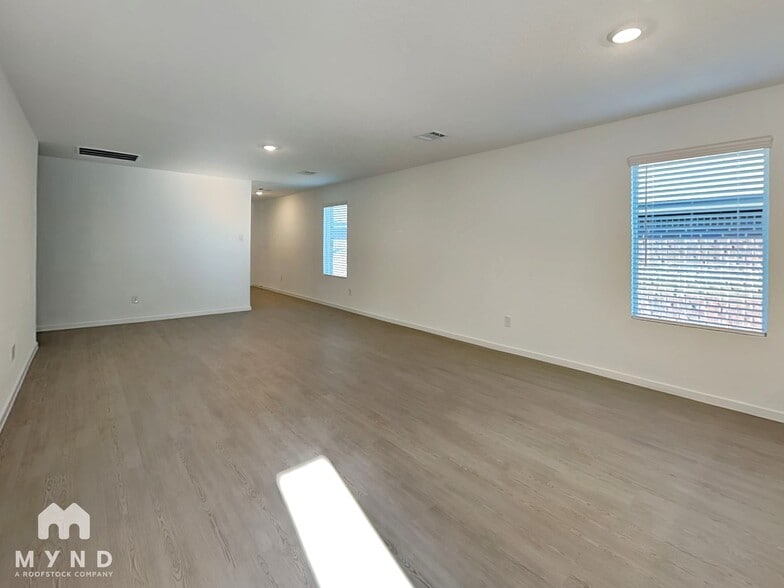 Building Photo - 2057 Belgian Dr