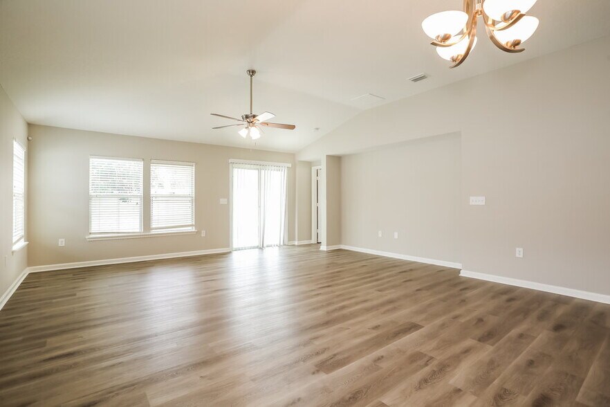 Building Photo - 4878 Creek Bluff Ln