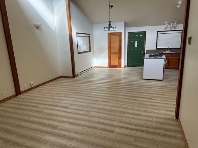 Building Photo - Available Now! 3 Bedroom ~ 1 Bathroom Hous...