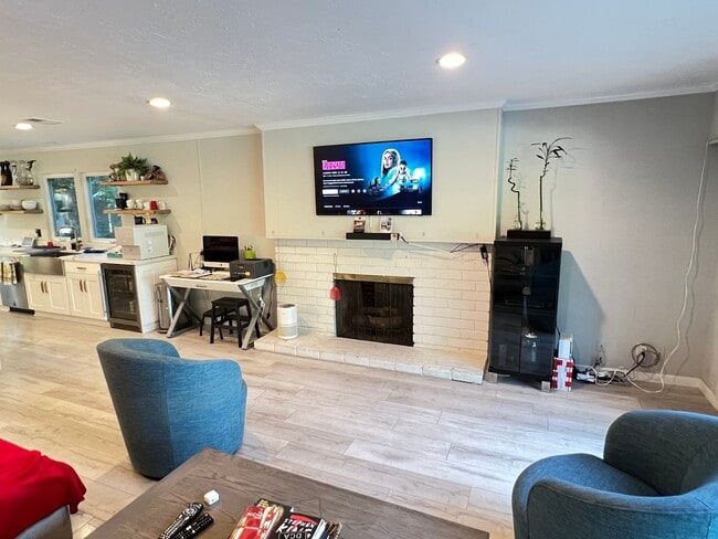 Building Photo - Beautifully Upgraded 5 Bed 4 Bath Orange Pool Home