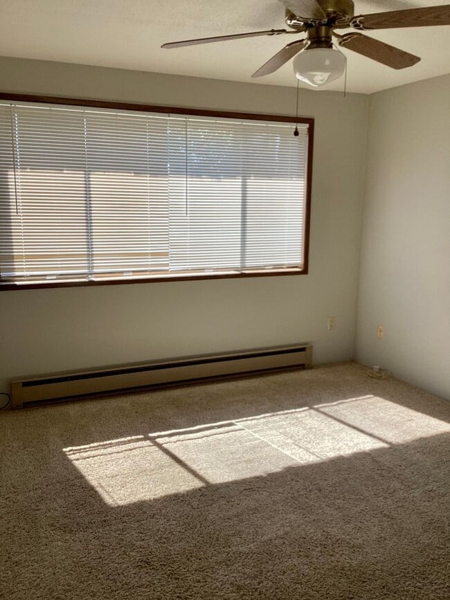 Building Photo - Cute 2 bed 1 bath apartment in nice neighborhood