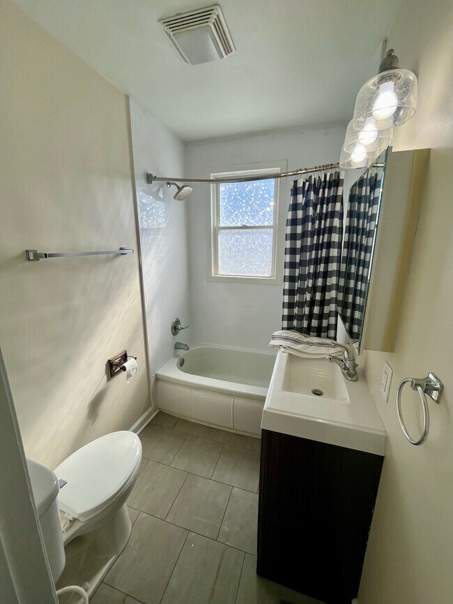 Building Photo - 161 Bosstick Ave