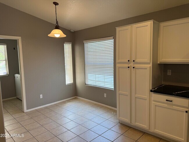 Building Photo - 12732 S 175th Dr