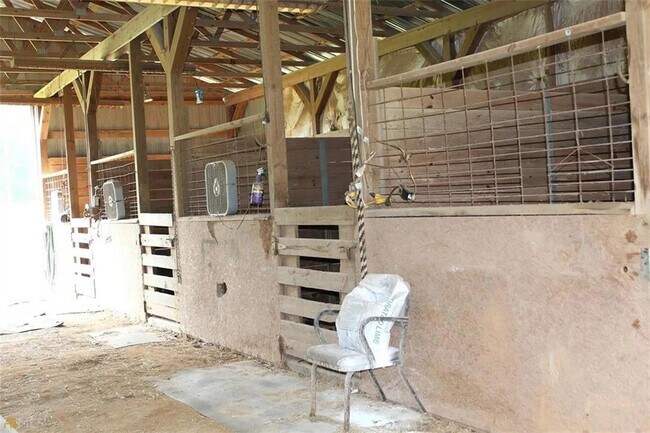 Building Photo - 333 GA-11