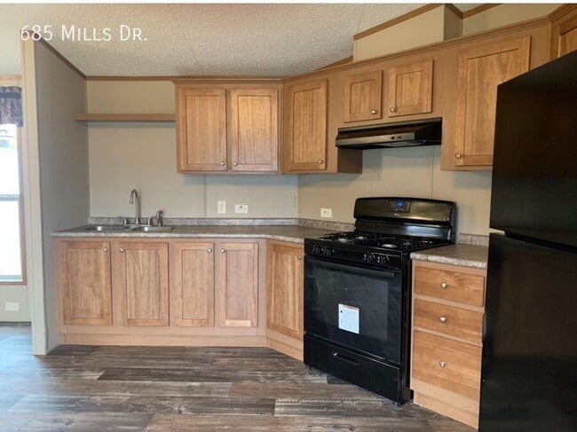 Building Photo - 685 W Mills Dr