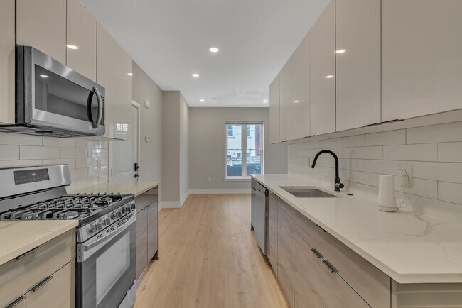 Building Photo - 937 N 29th St