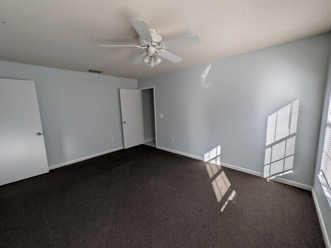 Building Photo - Wonderful 3/2/2 Corner Lot Near Golf Course In Citrus Springs