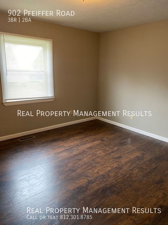 Building Photo - 902 Pfeiffer Rd