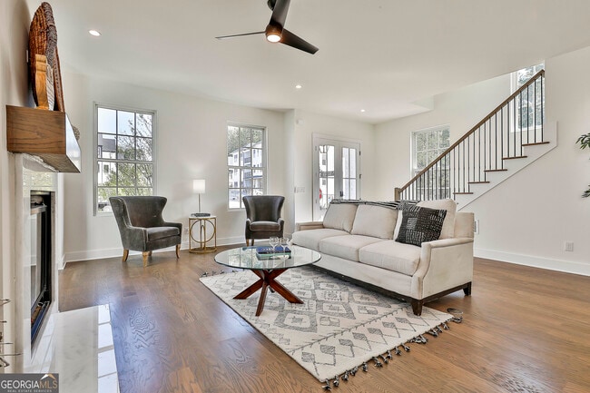 Building Photo - 940 Laurel Brooke Ave