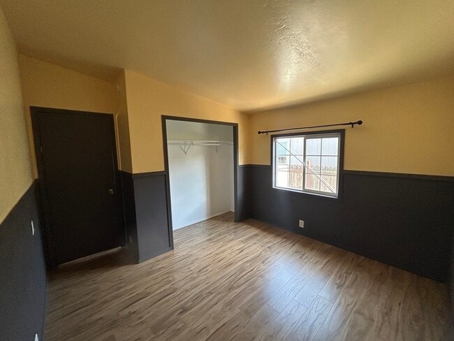 Building Photo - 554 Sanford Ave