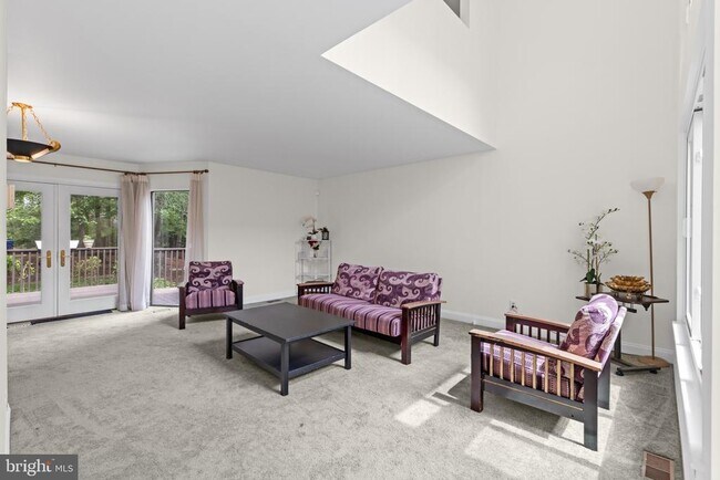Building Photo - 130 Sayre Dr