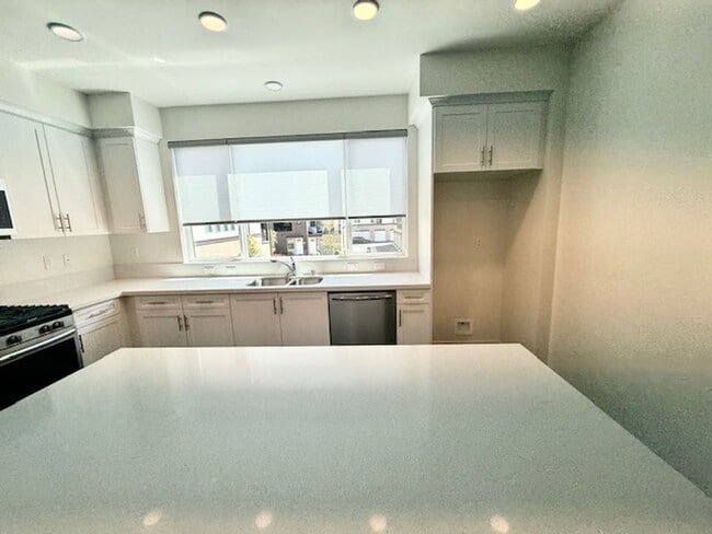 Building Photo - BEAUTIFUL BRAND NEW TOWNHOME IN STANTON FOR LEASE