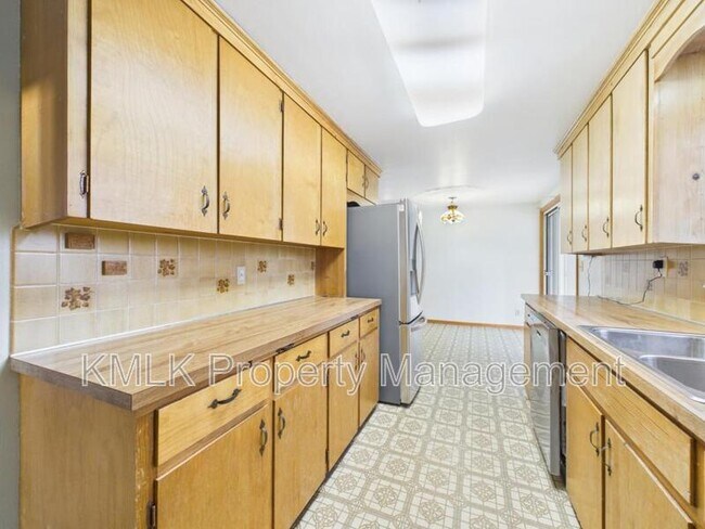 Building Photo - 5743 Brookwood Dr