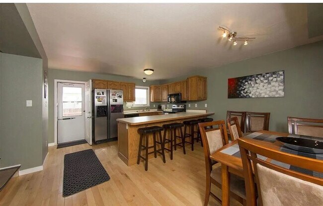 Building Photo - 5411 Sunset Dr