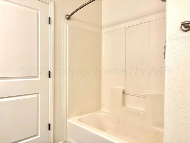 Building Photo - 4521 Pine St