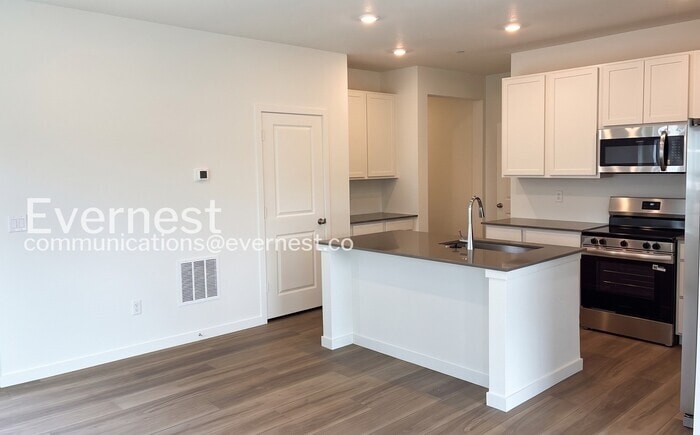 Building Photo - 6426 Red Willow Dr