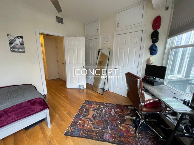 Building Photo - 1027 Tremont St